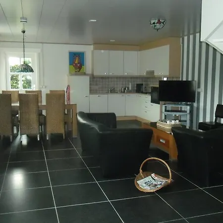 Herkenhoek 3 Bedroom Διαμέρισμα *